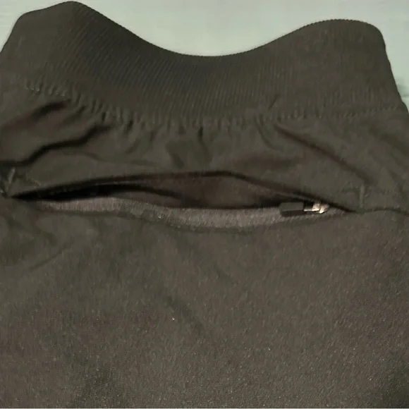 New KENNETH COLE Man pants size, medium slim fit lightweight